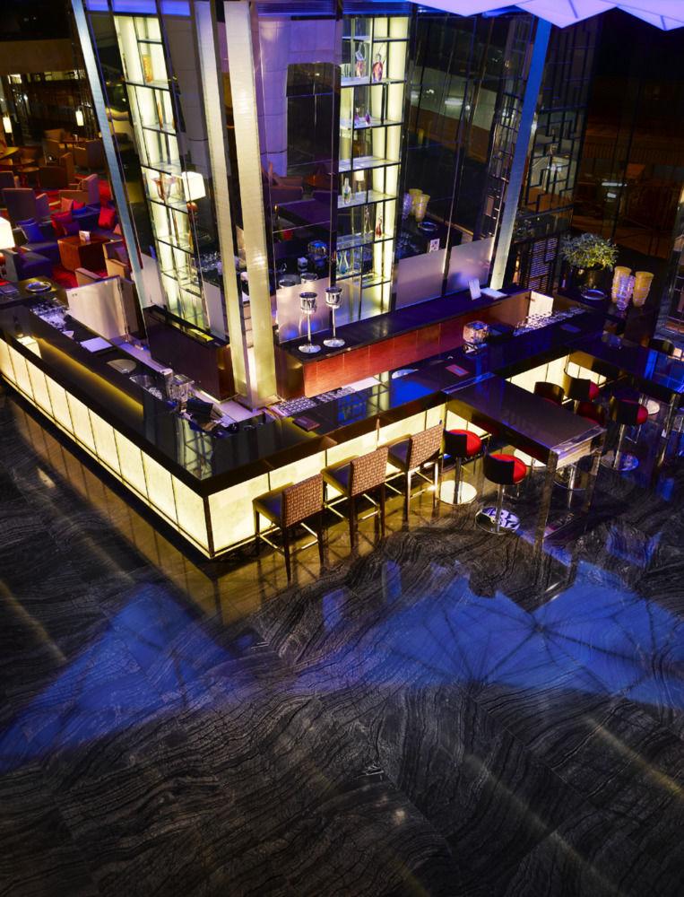 Hong Kong Skycity Marriott Hotel Exterior foto The bar at the Mandarin Oriental, Munich