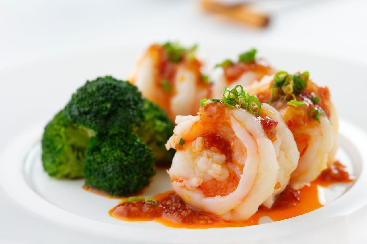 Hong Kong Skycity Marriott Hotel Exterior foto Shrimp and broccoli