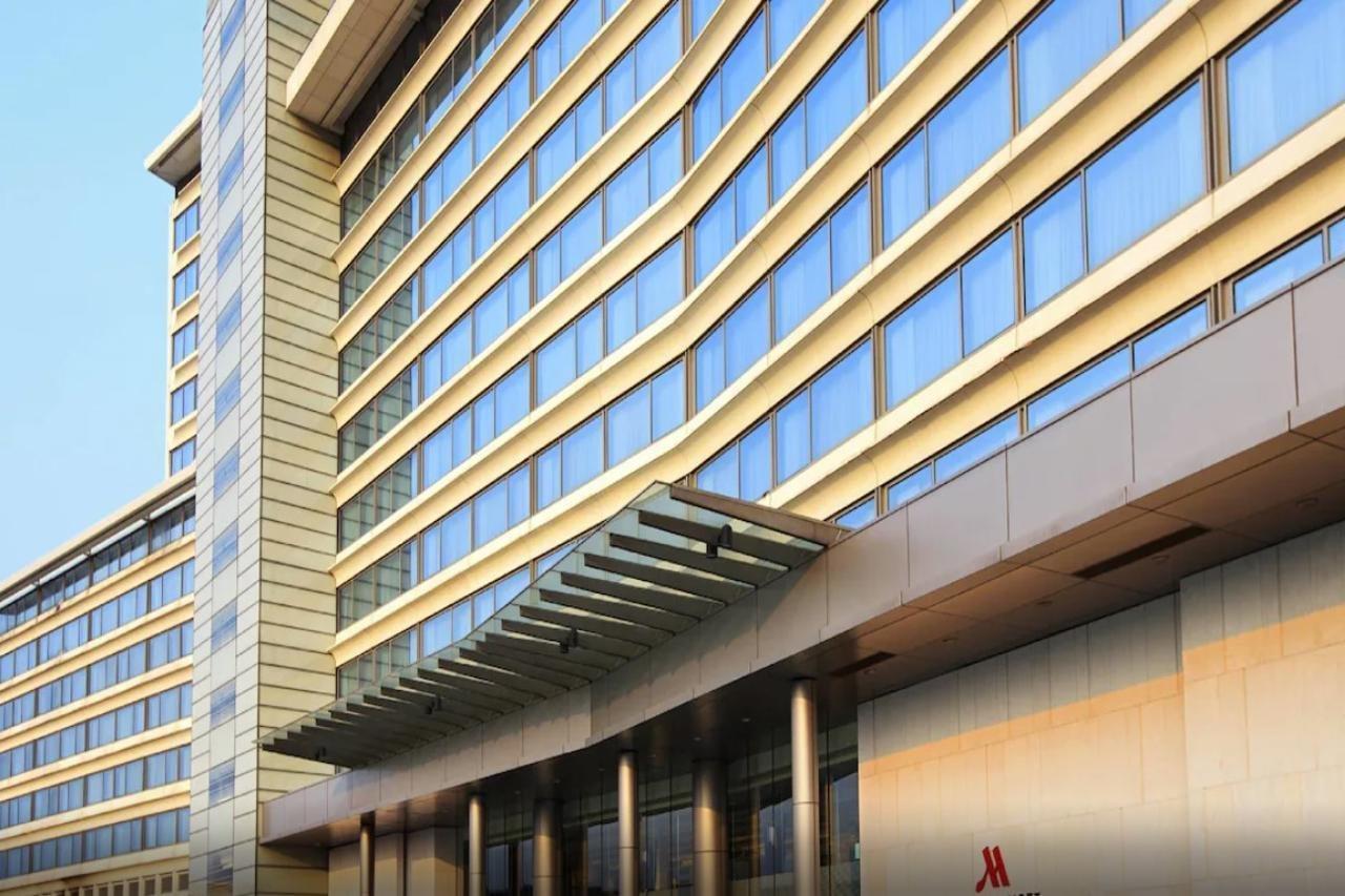 Hong Kong Skycity Marriott Hotel Exterior foto The Marriott International headquarters in Bethesda, Maryland