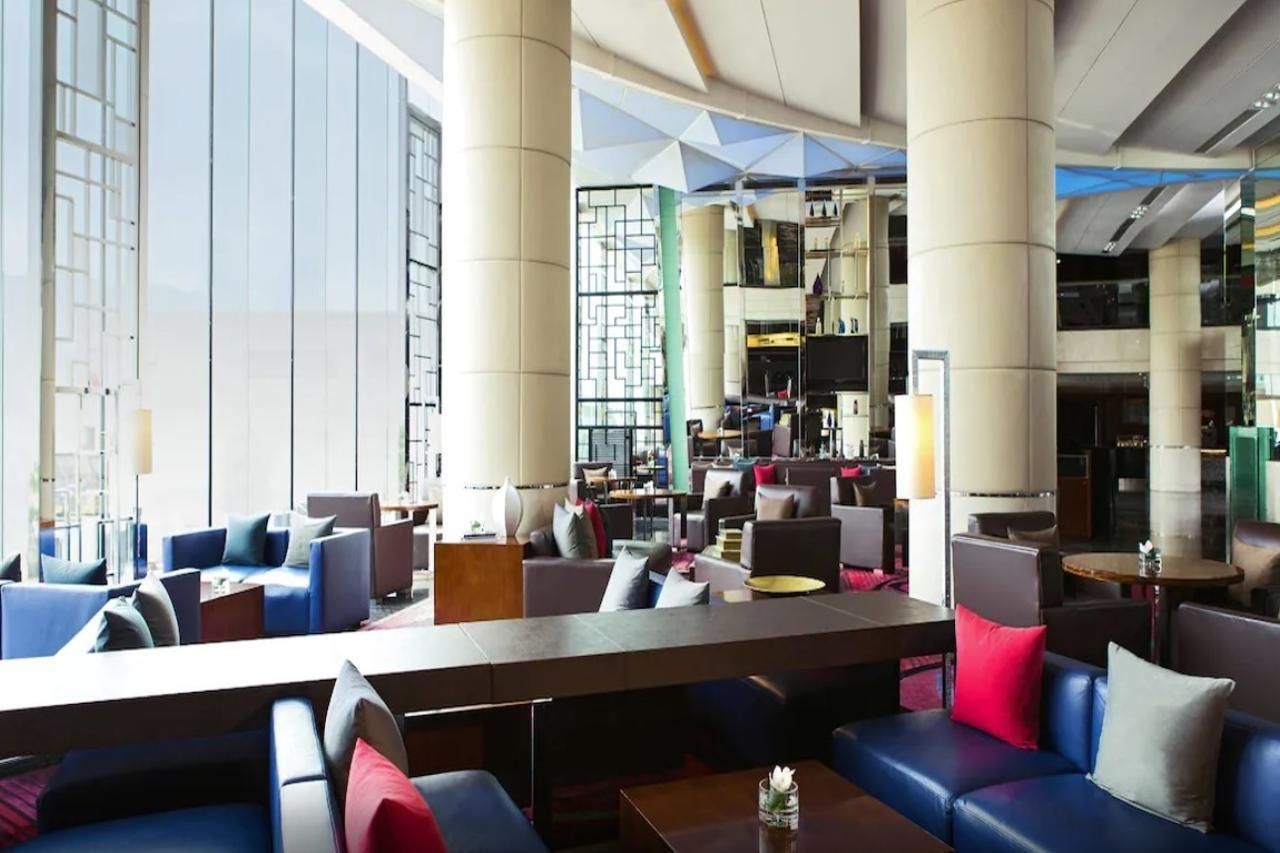 Hong Kong Skycity Marriott Hotel Exterior foto The lobby of the hotel