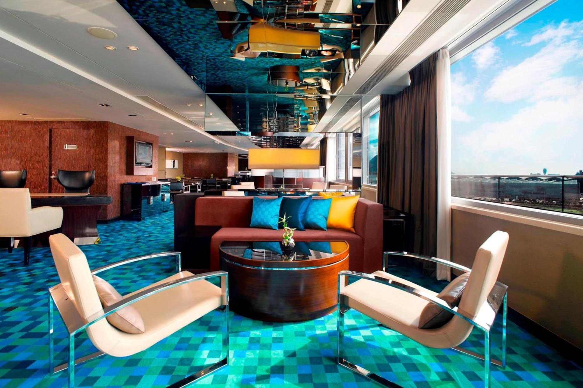 Hong Kong Skycity Marriott Hotel Exterior foto The Club lounge at KLIA