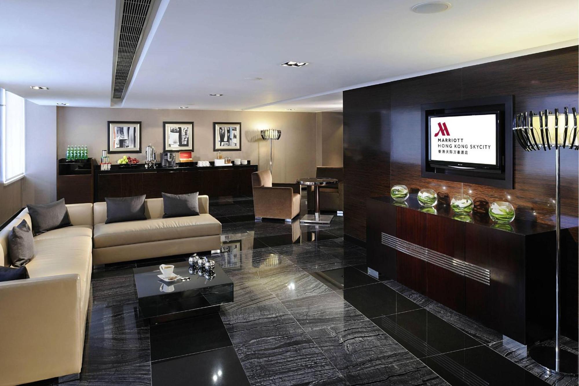 Hong Kong Skycity Marriott Hotel Exterior foto The M Club lounge at Mumbai International Airport