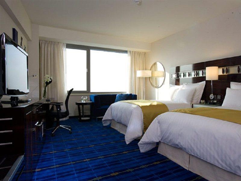Hong Kong Skycity Marriott Hotel Cameră foto A room at the Renaissance Boston Harborview
