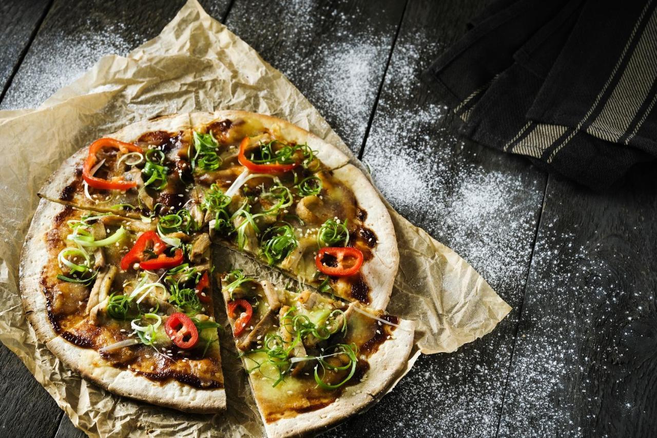Hong Kong Skycity Marriott Hotel Exterior foto Pizza with artichokes